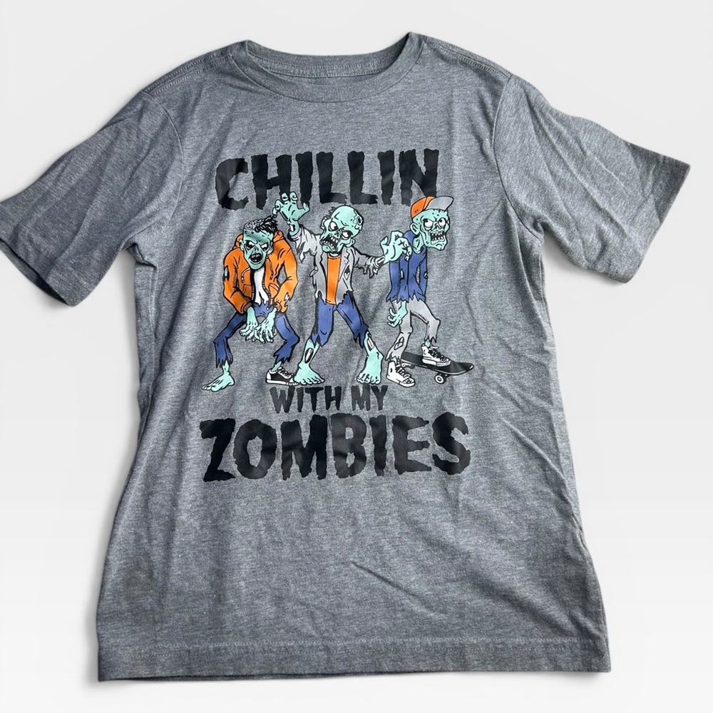 5 for $25🔥Celebrate Chillin‎ With My Zombies Grey T-Shirt Boys Small (6-7)
